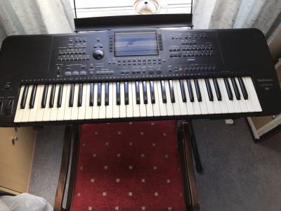 Technics KN3000 portable keyboard plus stand